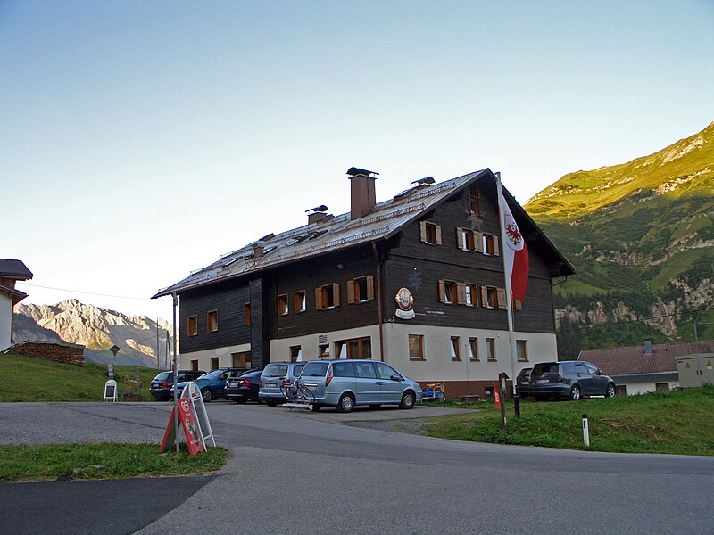 File:Edelweisshaus Kaisers c.jpg