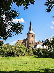 Eglise et village, vus de la combe.jpg