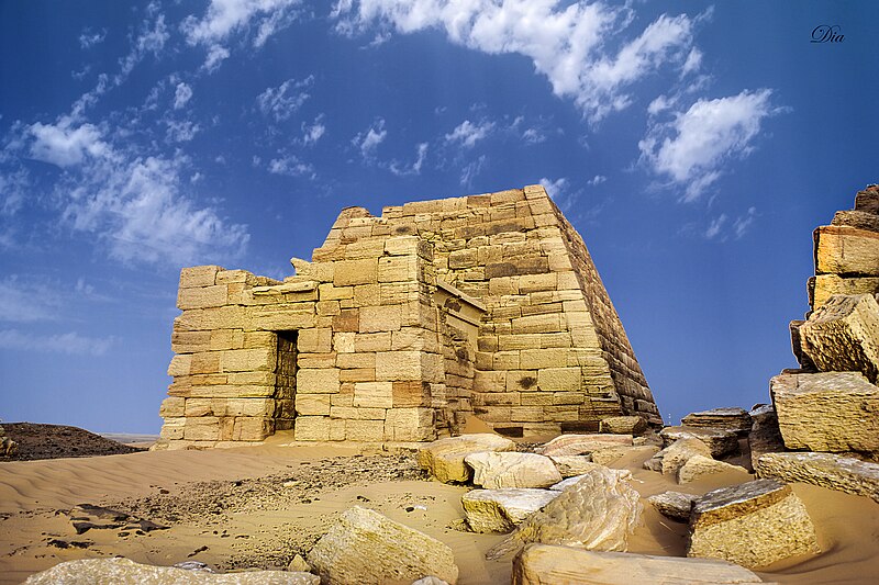 File:Elbigrawia Pyramids-Sudan.jpg