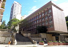 A modern addition to the British Embassy Escalera y anexo embajada britanica Buenos Aires.JPG