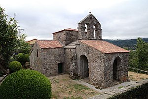 Església de Santa Comba. Vista exterior A (Segona meitat s. VII). Bande, Ourense.jpg