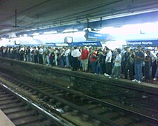 Estación Diagonal Norte en hora pico.