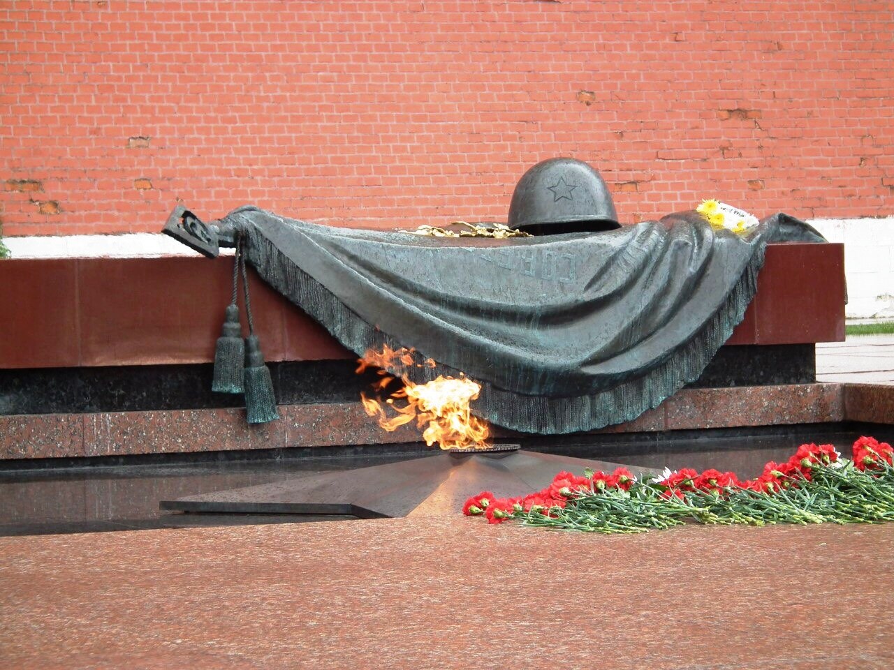 Неизвестный солдат памятник в москве фото