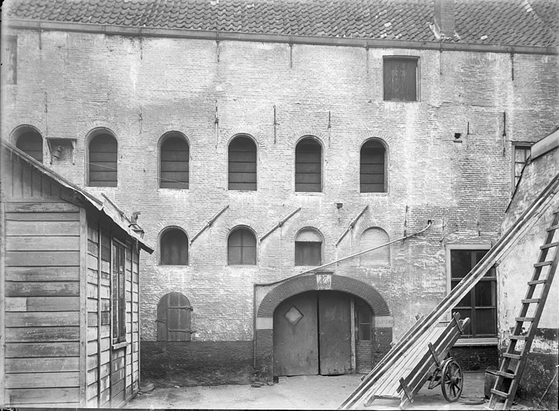 File:Exterieur, overzicht van de binnenplaats bedrijfsgebouwen van voormalige bierbrouwerij "Het Scheepje" - Haarlem - 20097279 - RCE.jpg