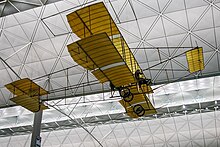 Réplique de Farman IV dans l'aérogare de Hong-Kong