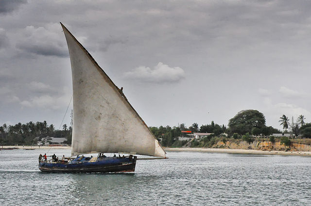 ספינת דאו המשמשת לדיג ליד חופי טנזניה. דאו היא ספינת מפרש ערבית מסורתית המצוידת במפרש לטיני.