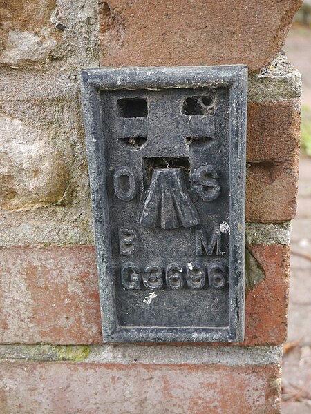 File:Flush Bracket OSBM G3696, Lake House - geograph.org.uk - 5572897.jpg