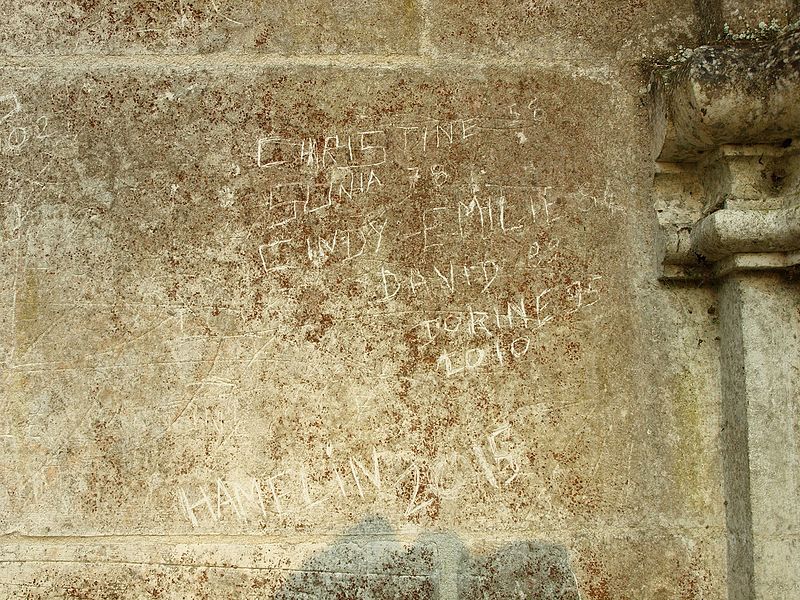 File:Forêt de Merry-Vaux-FR-89-chapelle Saint-Félix-grafitti-a1.jpg