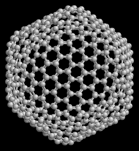 Fullereny je forma uhlíku, kde atomy jsou uspořádány do také do šestiúhelníků, ale prostorově (proto doplněno též dvanácti pětiúhelníky)