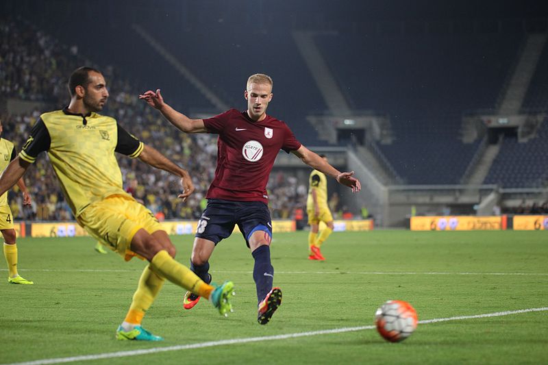 File:Gļebs Kļuškins playing for FK Jelgava against Beitar Jerusalem.jpg