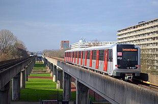 U-Bahn-Wagen 174 auf der Linie 53 an der Station Kraaiennest