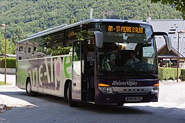 Bus TER Rhône-Alpes en gare d'Aiguebelle.