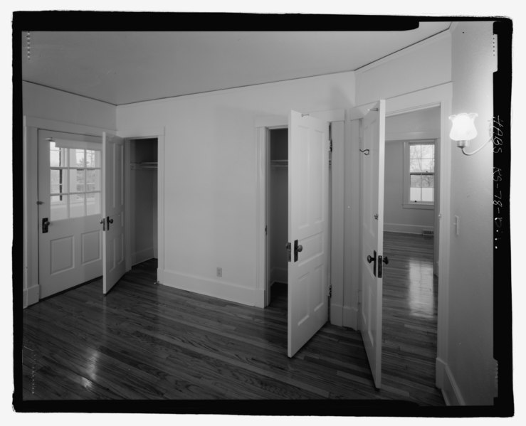 File:General view of the bedroom in Building -437B. - Fort Riley, Carpenter Court Apartments, Building No. 437, 437 Carpenter Place, Riley, Riley County, KS HABS KS-78-D-12.tif