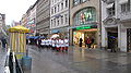 Das Eingangstor zur Thiereckstraße rechts neben dem Schuhgeschäft Deichmann in der Kaufingerstraße 8