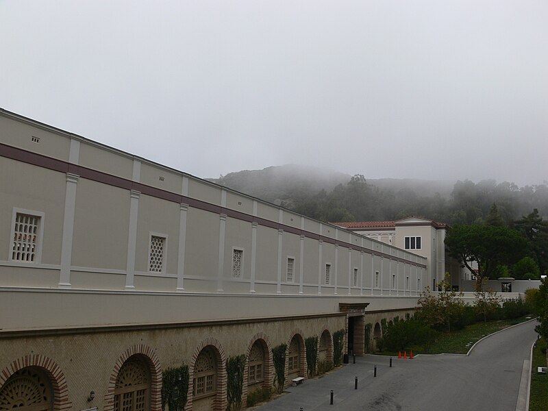 File:Getty Villa - Outside wall.jpg