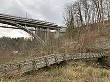 Glattbrücke (hinten) und Militärsteg (vorne). Sicht glattaufwärts. Zwischen Espel und Burgau, 2019.