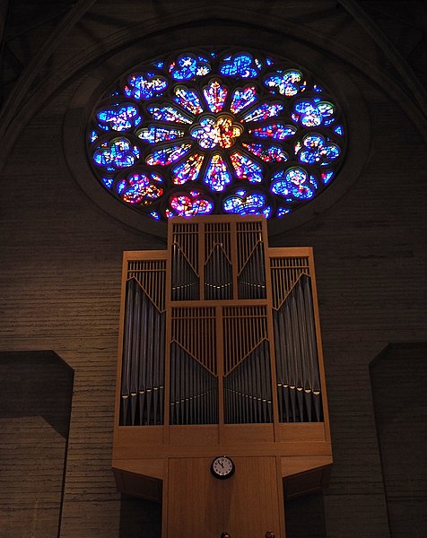 File:Grace Cathedral San Francisco organ pipes window.jpg