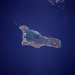 Satellitbild över Grand Cayman taget från en höjd av 213 km. Norr är uppåt på bilden.