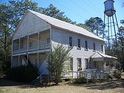 Gretna FL School House and watertower01.JPG