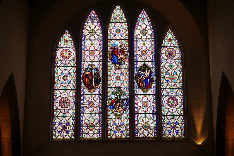 File:Greyfriars Church stain-glass.jpg
