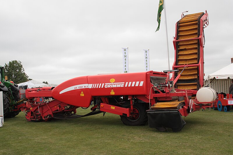 File:Grimme GZ 1700 DL 1 potato harvester at EofES - IMG 0105.jpg