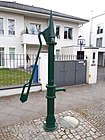 Grunewald Schwedlerstraße water pump 02.jpg