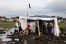 Slum created after a land occupation in Guernica, Buenos Aires. Guerni-1.jpg