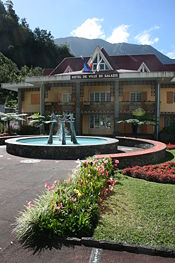 The town hall in front of which the bronze L'Âme de la France was placed after its arrival on Réunion.