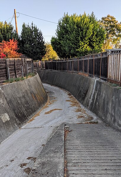 File:Hale Creek at Marilyn Drive Mountain View.jpg