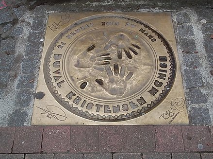 Walk of fame - Le Mans, Handprints and signatures from the winners of the 2013 edition of the 24 Hours of Le Mans