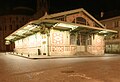 Les halles (marché couvert) de Quimperlé vues de nuit