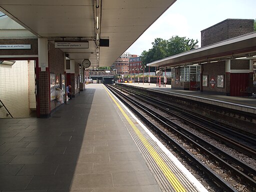 Harrow-on-the-Hill stn platform 3 look south