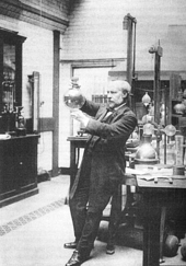 Sir James Dewar developed the cordite explosive in 1889 Heike Kamerlingh Onnes - 33 - James Dewar in the Royal Institution in London, around 1900.png