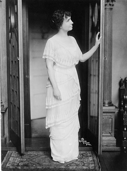 File:Helen Keller, full-length portrait, standing at door in room, facing right.jpg