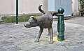 Zinneke-Pis, une statue (pas une fontaine) représentant, par humour, un chien (mâle) urinant.
