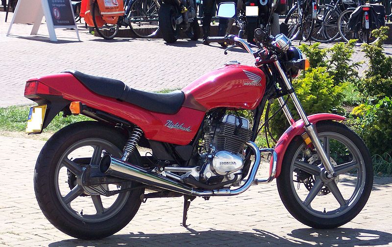 File:Honda CB 250 Nighthawk red r.jpg