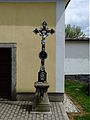 Čeština: Křížek u kaple ve vsi Horní Bolíkov, Studená v okrese Jindřichův Hradec, Jihočeský kraj. English: Wayside cross at the chapel in the village of Horní Bolíkov, Jindřichův Hradec District, South Bohemian Region, Czech Republic, part of Studená.