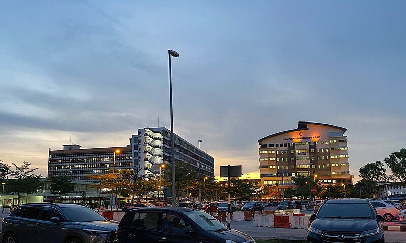File:Hospital Tengku Ampuan Rahimah at dusk.jpg