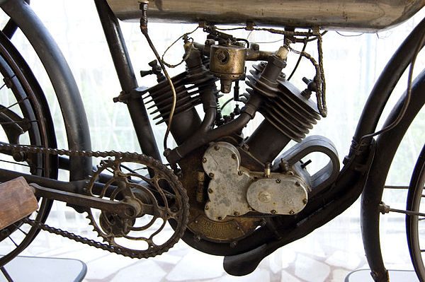 Engine detail Moto-Reve model 1910