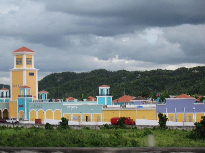 File:IMG1761 Los Outlets De Barceloneta desde Ruta 22, Barceloneta, Puerto Rico.jpg