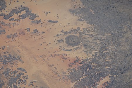 basis with circular structure, "Moussoi", and rocks in desert