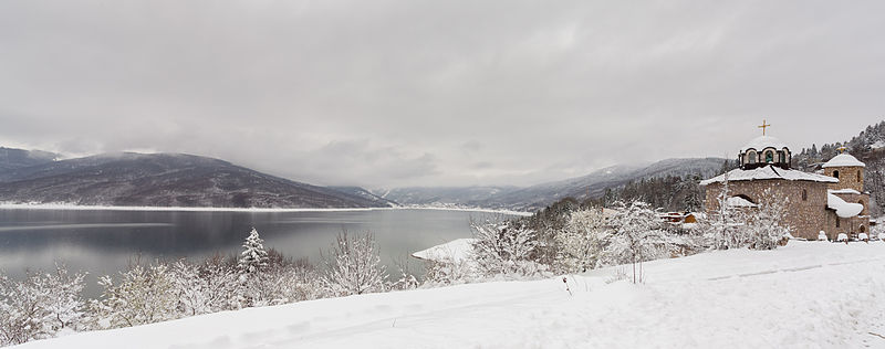 File:Iglesia de San Cirilo y Metodio, Mavrovi Anovi, lago Mavrovo, Macedonia, 2014-04-17, DD 03.JPG