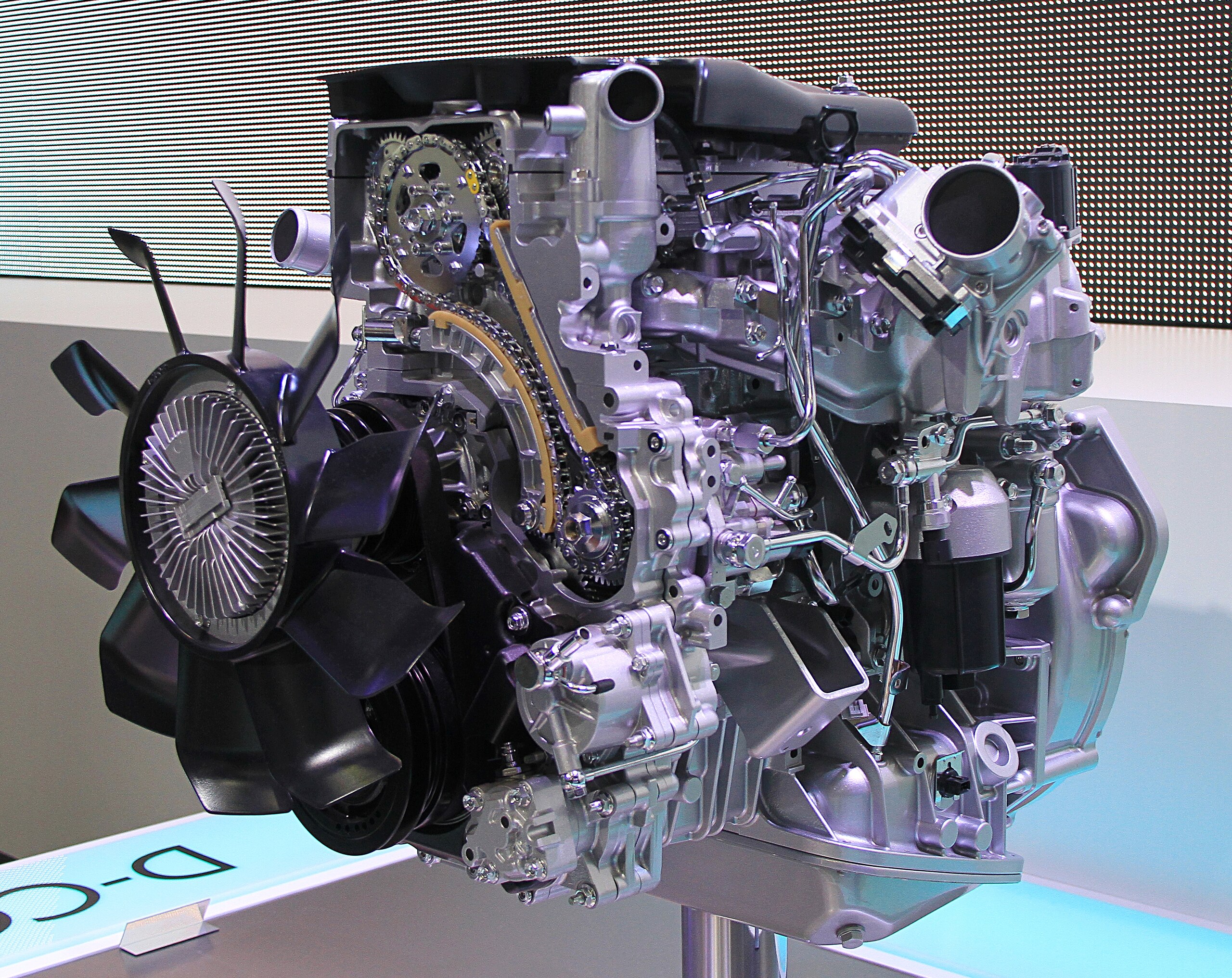 File:Isuzu 4JJ1-TCS engine.jpg - Wikimedia Commons