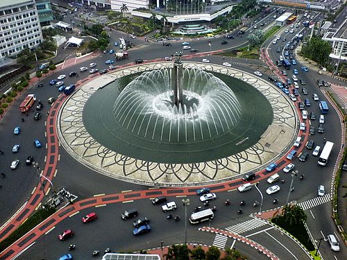 Bundaran HI, inpouring fountains in a roundabout in the far west date to the 1960s