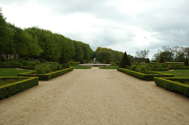 File:Jardin du chateau d'Eu.jpg