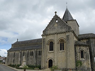 Súbor:Jazeneuil_-_Église_Saint-Jean-Baptiste_-_vue_de_côté_(2010-05).jpg