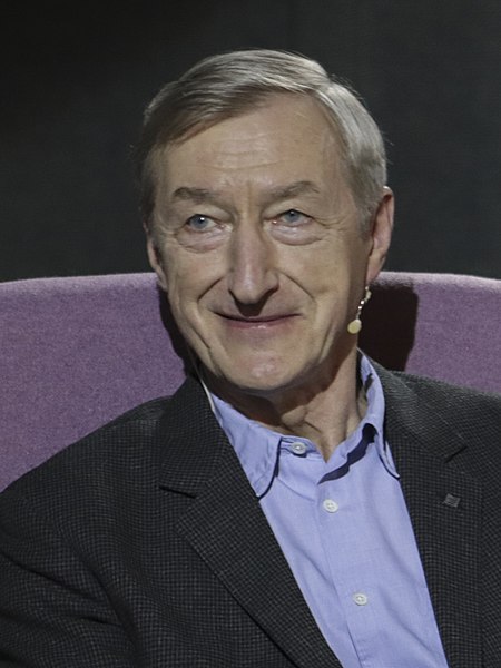 File:Julian Barnes 2019 (cropped).jpg