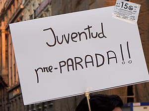 Español: Pancarta contra el paro juvenil en la...