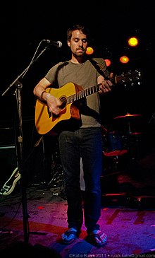 Jon Walker saat di Beat Kitchen, Chicago pada tahun 2011.