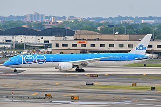 File:KLM Royal Dutch Airlines Boeing 787-10 Dreamliner PH-BKA (100 